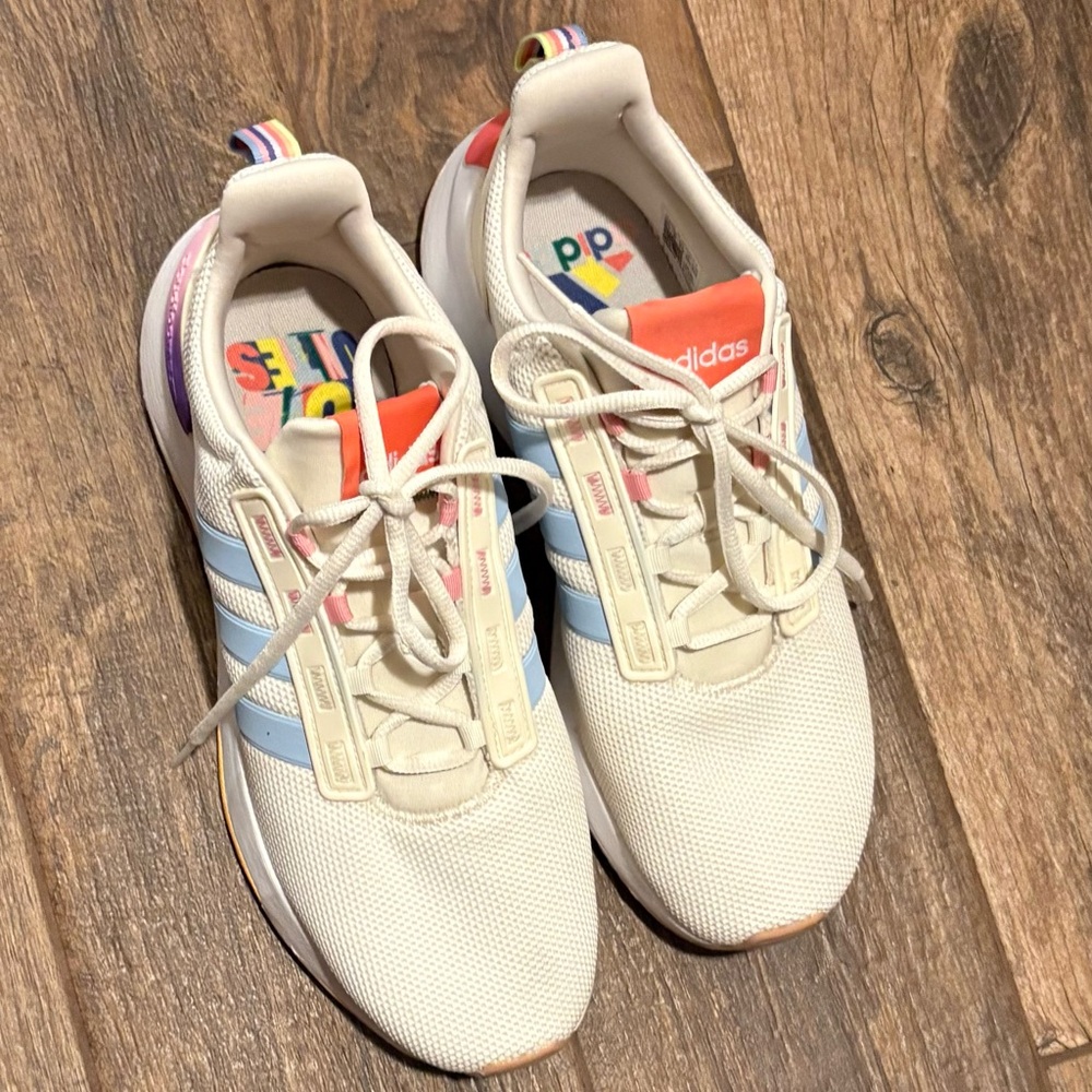 adidas Blue and Cream Athletic Shoes with Modern Design and Breathable Fabric